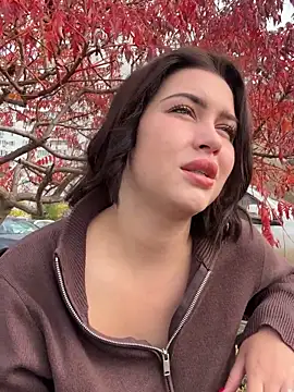 Snapshot of KikiWatson chatting on October 31, 7:20 am KikiWatson online show from October 31, 7:20 am