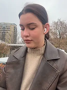 Snapshot of KikiWatson chatting on November 15, 7:05 am KikiWatson online show from November 15, 7:05 am