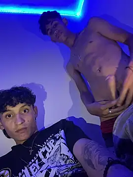 Snapshot of LatinBoysxxx chatting on January 15, 7:15 am LatinBoysxxx online show from January 15, 7:15 am