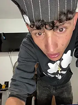 Snapshot of LatinBoysxxx chatting on January 20, 6:53 pm LatinBoysxxx online show from January 20, 6:53 pm