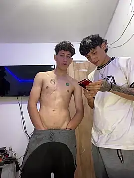 Snapshot of LatinBoysxxx chatting on January 28, 4:19 pm LatinBoysxxx online show from January 28, 4:19 pm