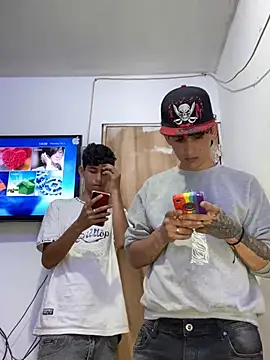 Snapshot of LatinBoysxxx chatting on February 6, 5:19 pm LatinBoysxxx online show from February 6, 5:19 pm