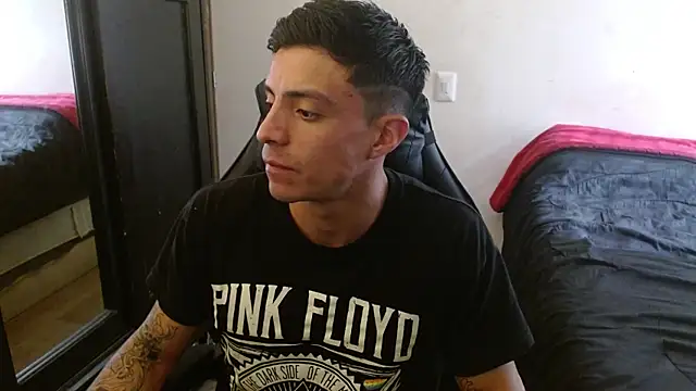 Snapshot of kv___xxx_ chatting on September 19, 8:20 pm kv   xxx  online show from September 19, 8:20 pm