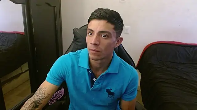 Snapshot of kv___xxx_ chatting on September 23, 1:47 pm kv   xxx  online show from September 23, 1:47 pm