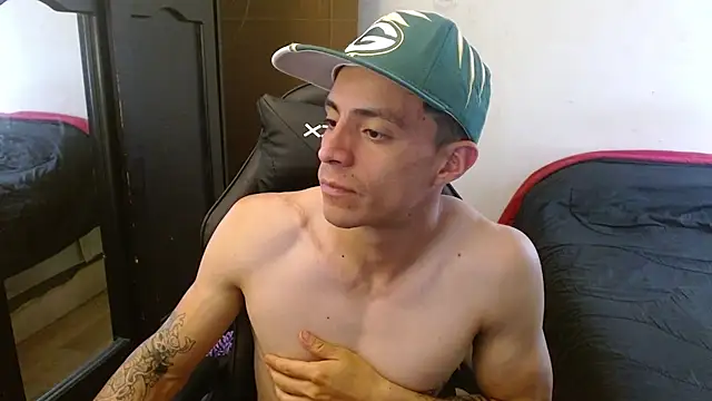 Snapshot of kv___xxx_ chatting on September 25, 4:11 pm kv   xxx  online show from September 25, 4:11 pm