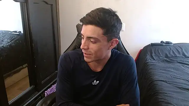 Snapshot of kv___xxx_ chatting on September 30, 8:03 pm kv   xxx  online show from September 30, 8:03 pm