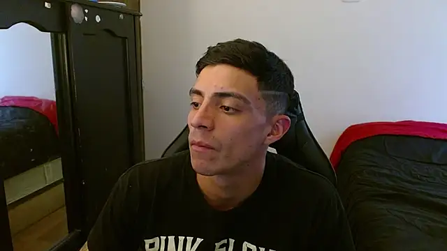 Snapshot of kv___xxx_ chatting on October 8, 7:44 pm kv   xxx  online show from October 8, 7:44 pm