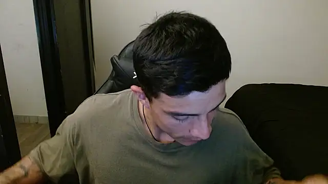 Snapshot of kv___xxx_ chatting on October 26, 1:33 am kv   xxx  online show from October 26, 1:33 am