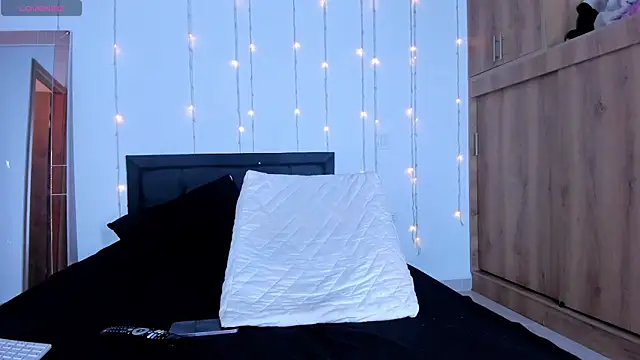 medussa13  online show from February 3, 12:03 pm