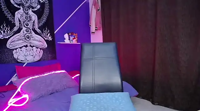 Bad kitty777 online show from December 19, 7:40 am