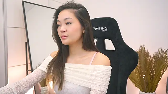 Snapshot of Peopleneedlove144 chatting on January 24, 8:23 am Peopleneedlove144 online show from January 24, 8:23 am