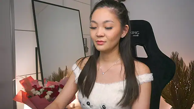 Snapshot of Peopleneedlove144 chatting on February 1, 1:30 pm Peopleneedlove144 online show from February 1, 1:30 pm