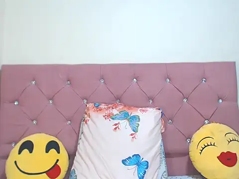 emassquirt28 online show from October 7, 5:37 am