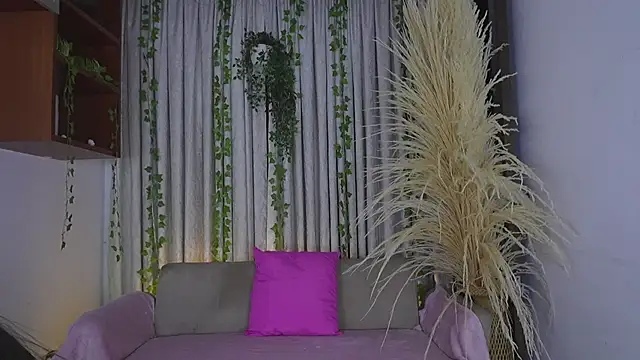 HannaRhodes online show from March 19, 2:48 am