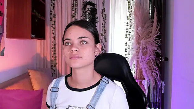 HannaRhodes online show from April 18, 1:48 pm