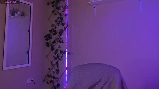 Snapshot of MadelineBenet chatting on September 9, 1:16 am MadelineBenet online show from September 9, 1:16 am