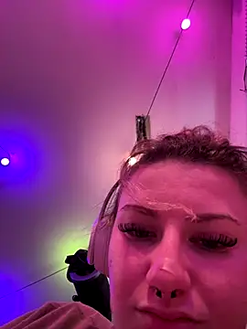 Snapshot of sluttysmiley chatting on December 3, 6:06 pm sluttysmiley online show from December 3, 6:06 pm