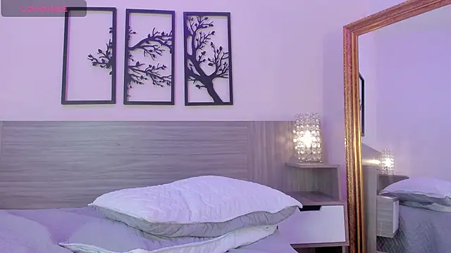 AmaraVelez online show from March 14, 7:15 am