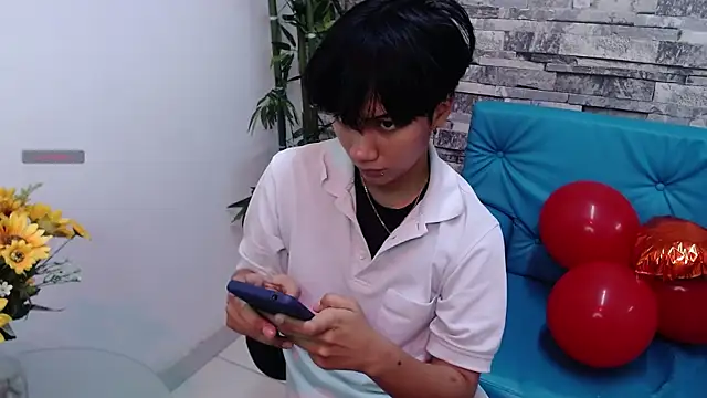 Snapshot of Eriol_ chatting on February 6, 9:17 pm Eriol online show from February 6, 9:17 pm