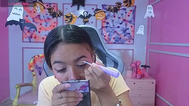 stephania t online show from October 28, 11:47 am