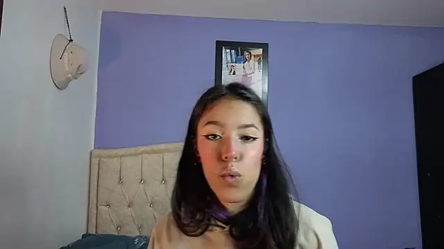 stephania t online show from March 30, 1:50 am