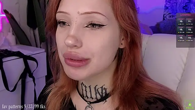 Snapshot of violetviolator chatting on November 16, 4:18 am violetviolator online show from November 16, 4:18 am