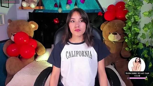 Snapshot of _Sophie__miller chatting on February 19, 8:10 pm Sophie miller online show from February 19, 8:10 pm