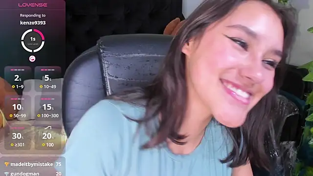 Snapshot of _Sophie__miller chatting on March 15, 10:22 pm Sophie miller online show from March 15, 10:22 pm