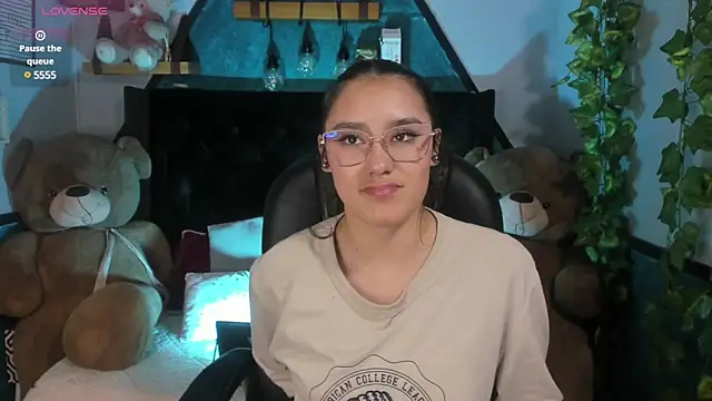 Snapshot of _Sophie__miller chatting on March 19, 7:27 pm Sophie miller online show from March 19, 7:27 pm