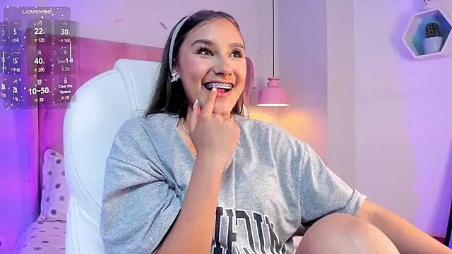 Snapshot of _Sophie__miller chatting on November 11, 8:20 pm Sophie miller online show from November 11, 8:20 pm