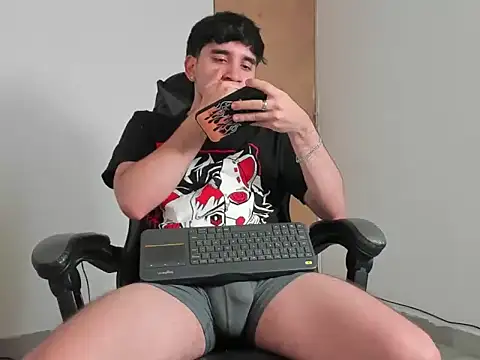 leo030809 online show from April 14, 8:26 pm