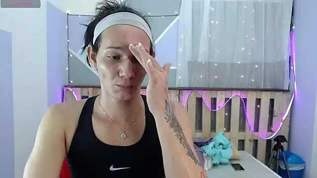 Snapshot of Michellcockxxx chatting on February 6, 5:46 am Michellcockxxx online show from February 6, 5:46 am