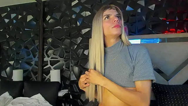 maxx steell  online show from December 4, 8:45 am