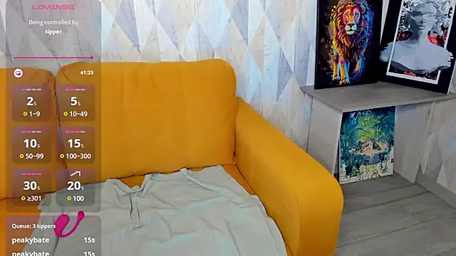 Michelle Blond online show from February 10, 1:11 pm