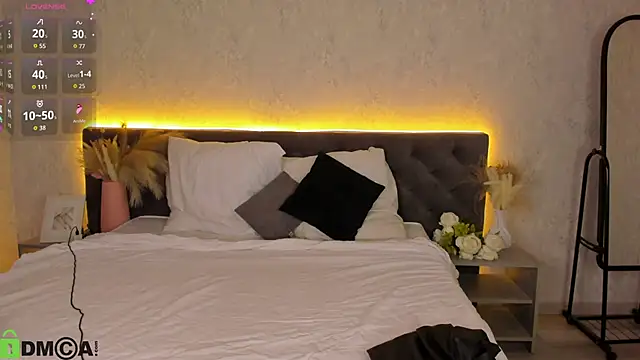 Michelle Blond online show from March 5, 10:00 am