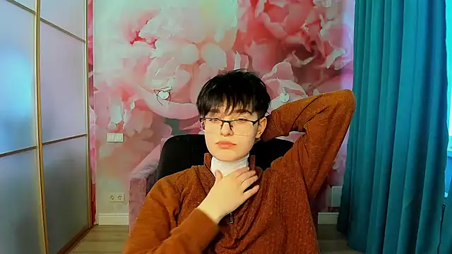 Snapshot of EmiliaYours chatting on December 3, 10:17 am EmiliaYours online show from December 3, 10:17 am