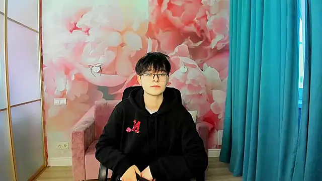 Snapshot of EmiliaYours chatting on December 6, 12:16 pm EmiliaYours online show from December 6, 12:16 pm