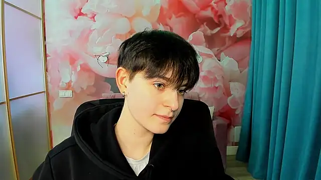 Snapshot of EmiliaYours chatting on December 6, 3:22 pm EmiliaYours online show from December 6, 3:22 pm