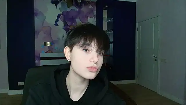 Snapshot of EmiliaYours chatting on December 13, 3:43 pm EmiliaYours online show from December 13, 3:43 pm