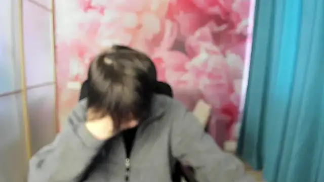 Snapshot of EmiliaYours chatting on December 20, 12:38 pm EmiliaYours online show from December 20, 12:38 pm