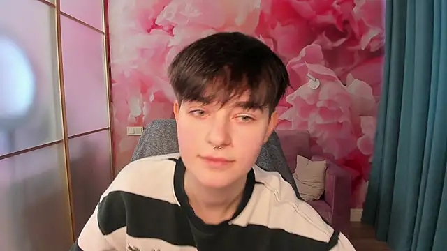 Snapshot of EmiliaYours chatting on December 27, 9:50 am EmiliaYours online show from December 27, 9:50 am