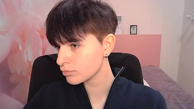 Snapshot of EmiliaYours chatting on December 29, 4:08 pm EmiliaYours online show from December 29, 4:08 pm