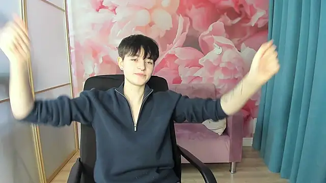 Snapshot of EmiliaYours chatting on January 4, 3:39 pm EmiliaYours online show from January 4, 3:39 pm