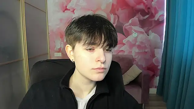 Snapshot of EmiliaYours chatting on January 5, 1:04 pm EmiliaYours online show from January 5, 1:04 pm