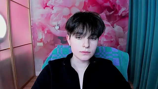 Snapshot of EmiliaYours chatting on January 21, 1:00 pm EmiliaYours online show from January 21, 1:00 pm