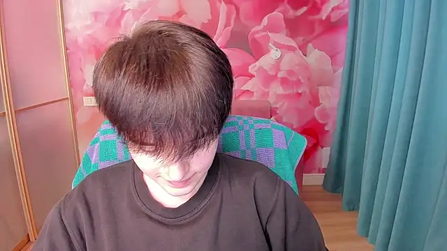 Snapshot of EmiliaYours chatting on January 24, 1:14 pm EmiliaYours online show from January 24, 1:14 pm