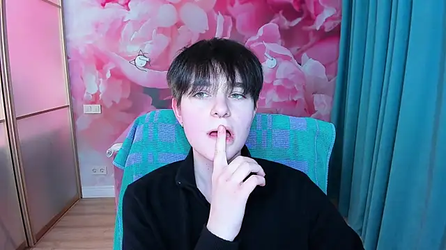 Snapshot of EmiliaYours chatting on February 2, 4:00 pm EmiliaYours online show from February 2, 4:00 pm