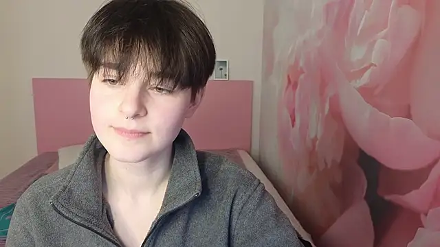 Snapshot of EmiliaYours chatting on February 8, 4:04 pm EmiliaYours online show from February 8, 4:04 pm