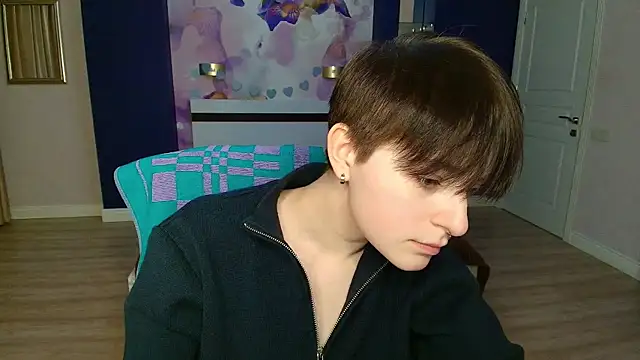 Snapshot of EmiliaYours chatting on February 10, 4:25 pm EmiliaYours online show from February 10, 4:25 pm