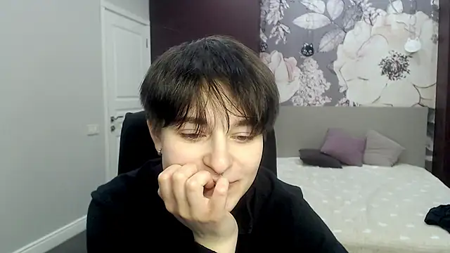 Snapshot of EmiliaYours chatting on February 11, 4:13 pm EmiliaYours online show from February 11, 4:13 pm